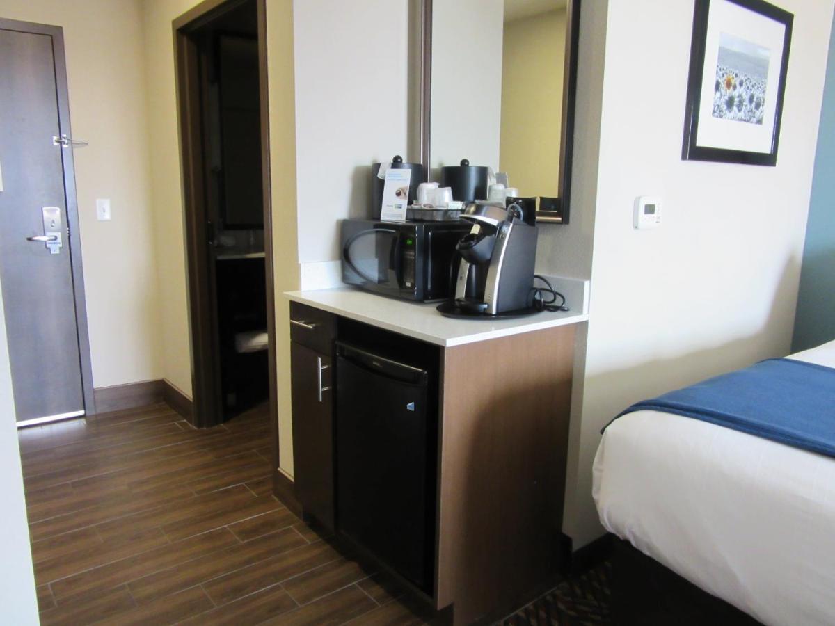 Holiday Inn Express Wichita South By Ihg Exterior photo
