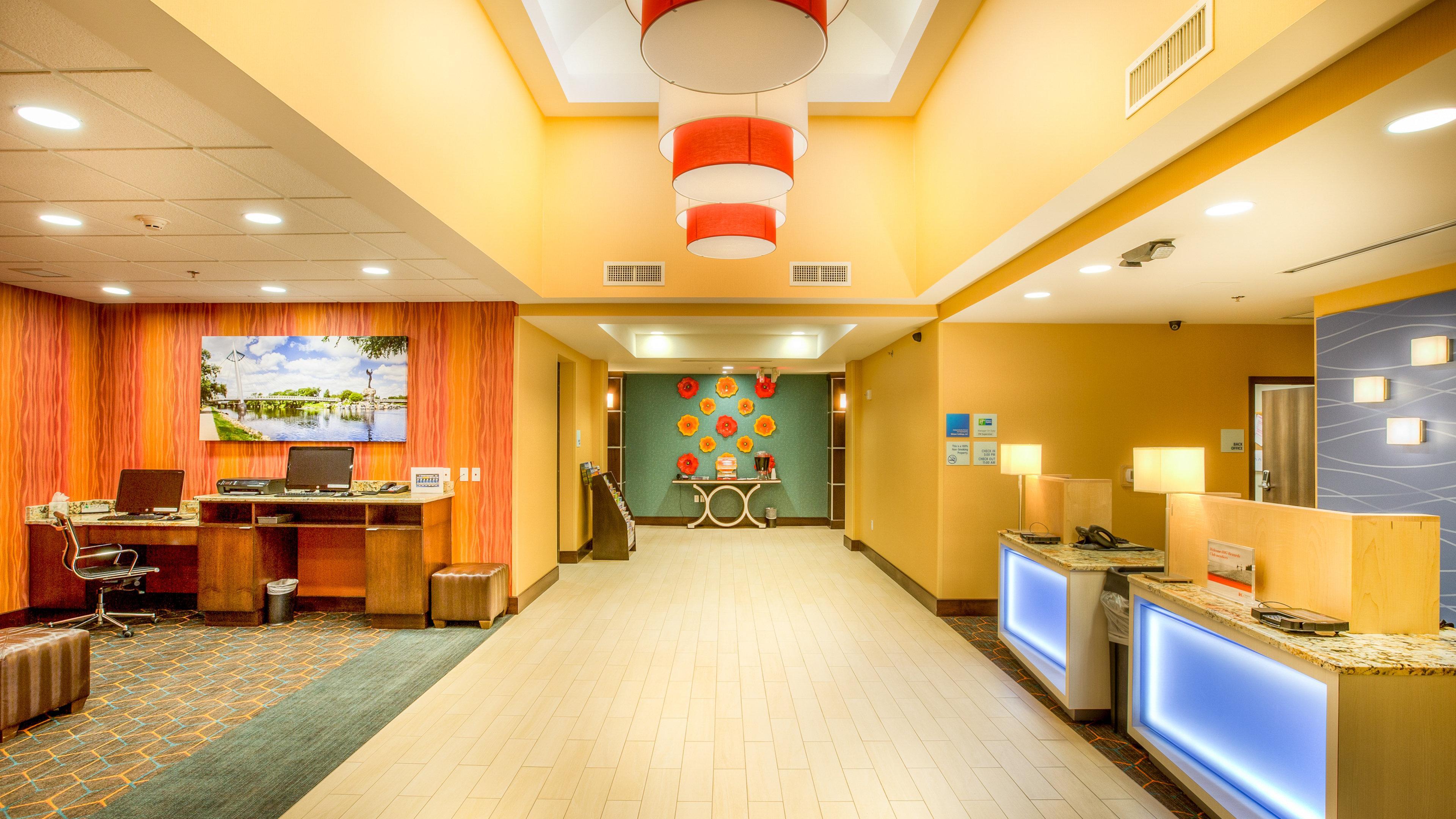 Holiday Inn Express Wichita South By Ihg Exterior photo